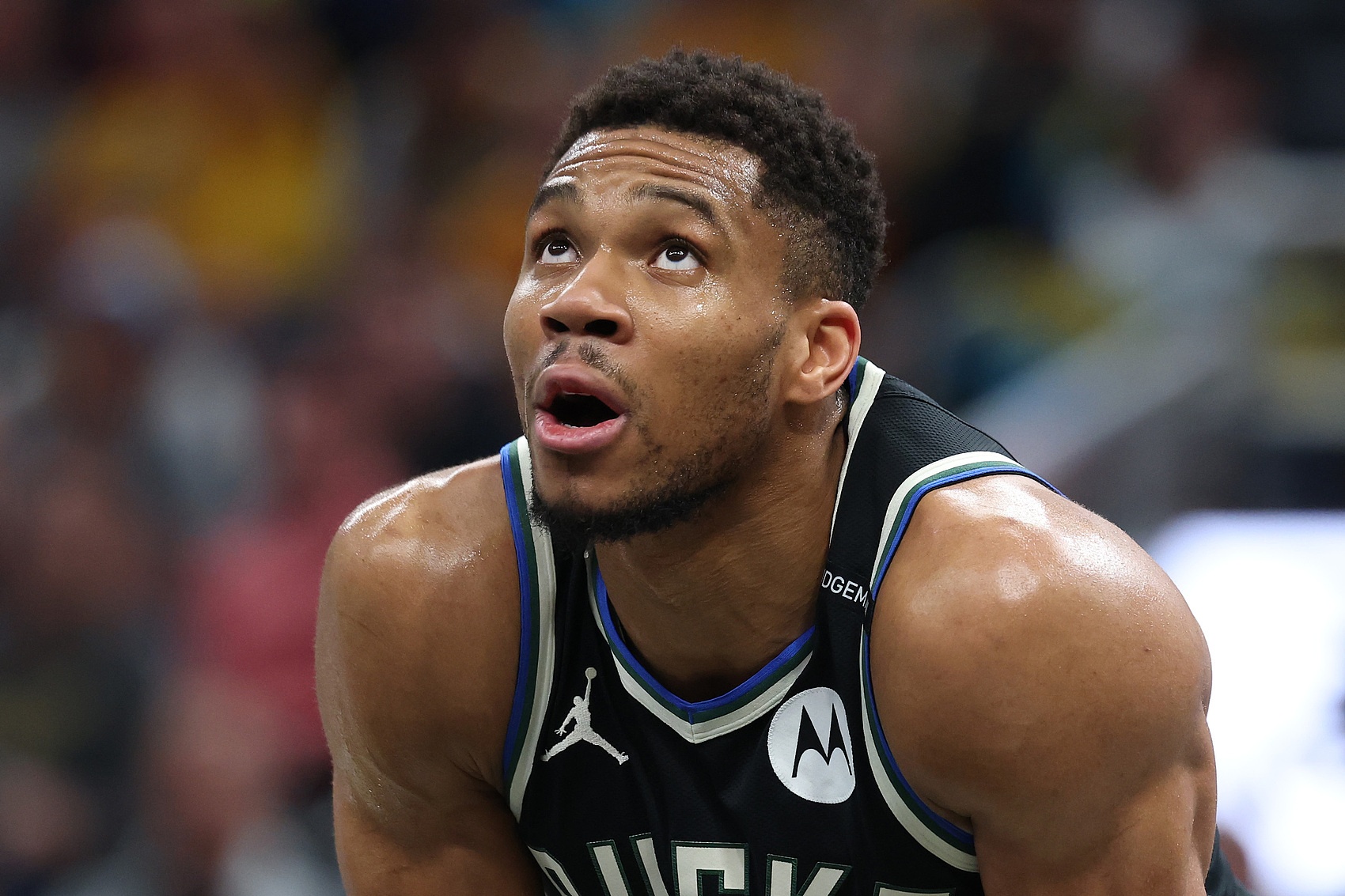 巴克利：人们说字母哥没帮手该离队 当年怎么不为我和尤因发声呢